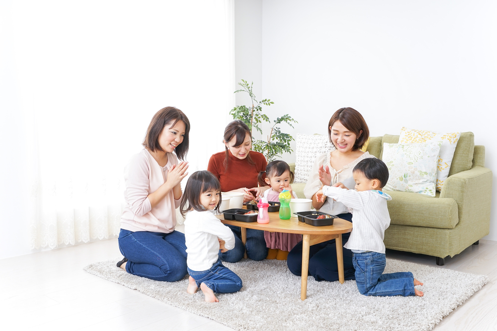 breastfeeding-tips-mums-gathering
